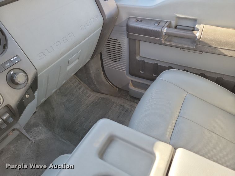 image for item LC9308 2011 Ford F350 Super Duty  flatbed pickup truck