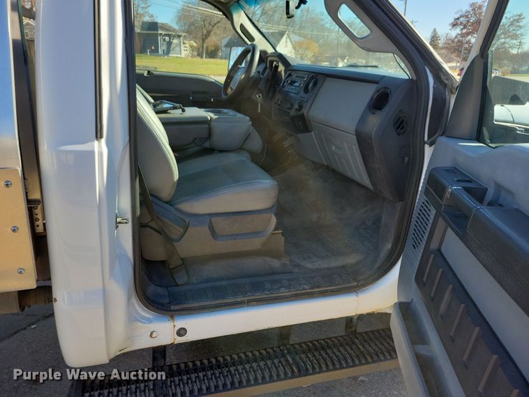 image for item LC9308 2011 Ford F350 Super Duty  flatbed pickup truck