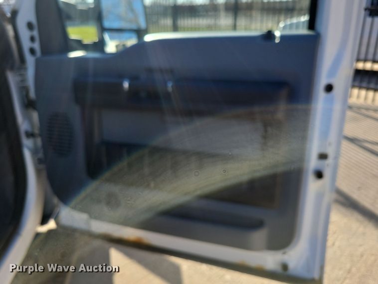 image for item LC9308 2011 Ford F350 Super Duty  flatbed pickup truck