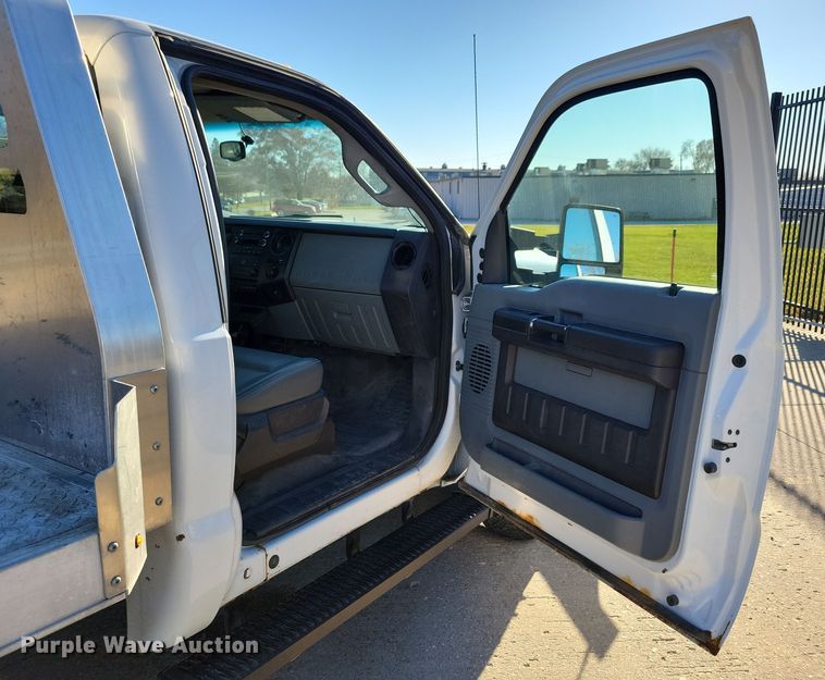 image for item LC9308 2011 Ford F350 Super Duty  flatbed pickup truck