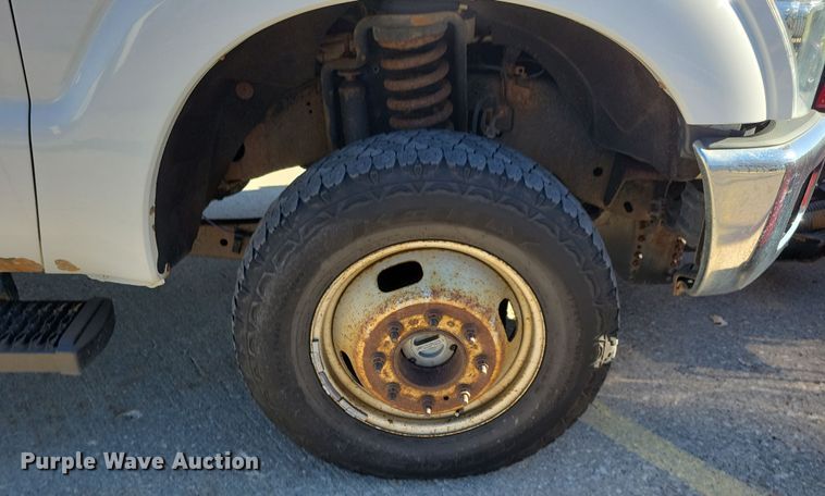 image for item LC9308 2011 Ford F350 Super Duty  flatbed pickup truck