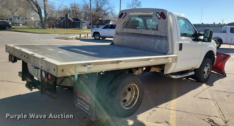 image for item LC9309 2011 Ford F350 Super Duty  flatbed pickup truck