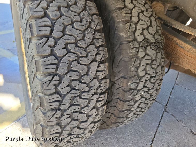 image for item LC9309 2011 Ford F350 Super Duty  flatbed pickup truck