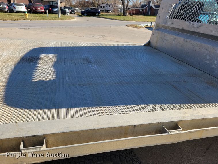 image for item LC9309 2011 Ford F350 Super Duty  flatbed pickup truck