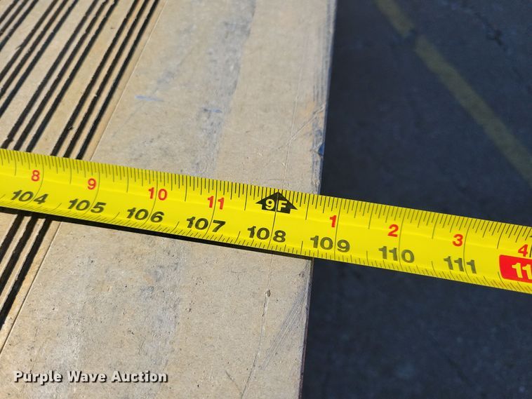 image for item LC9309 2011 Ford F350 Super Duty  flatbed pickup truck