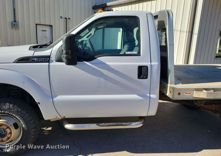 image for item LC9309 2011 Ford F350 Super Duty  flatbed pickup truck
