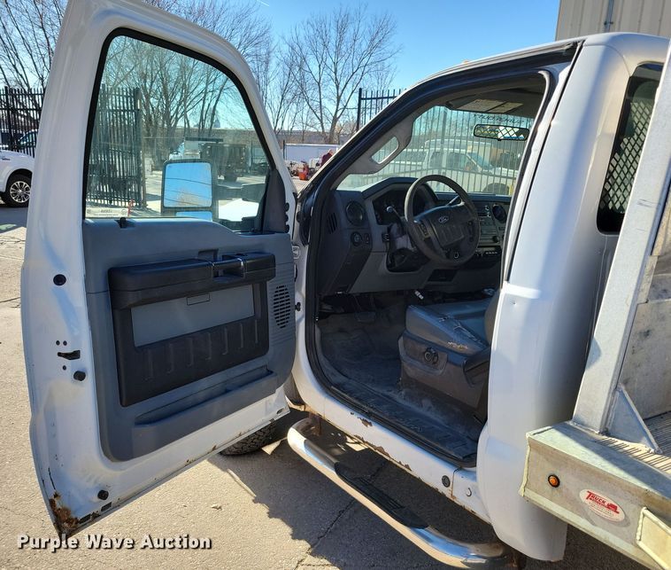 image for item LC9309 2011 Ford F350 Super Duty  flatbed pickup truck