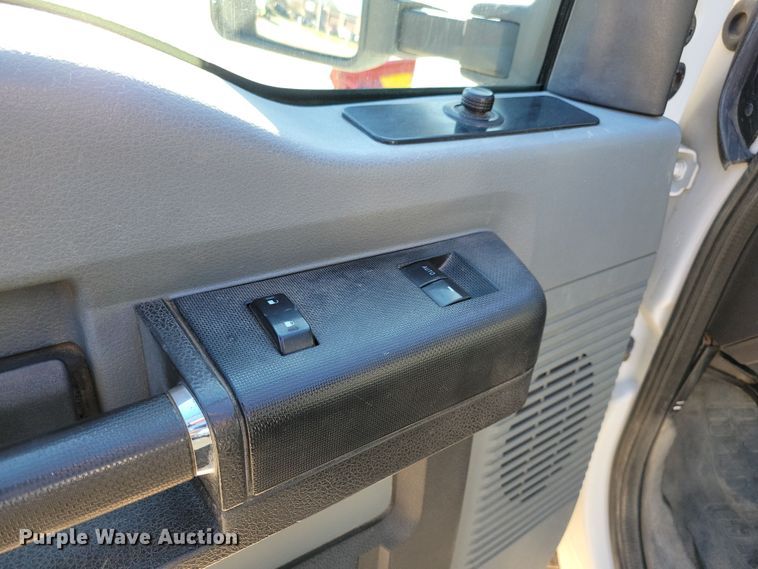 image for item LC9309 2011 Ford F350 Super Duty  flatbed pickup truck