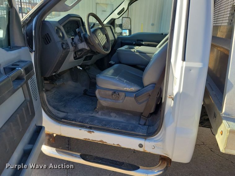 image for item LC9309 2011 Ford F350 Super Duty  flatbed pickup truck