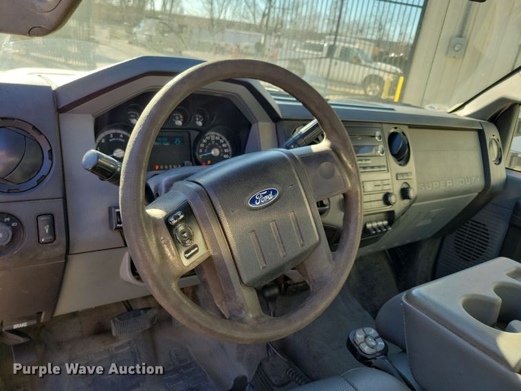 image for item LC9309 2011 Ford F350 Super Duty  flatbed pickup truck