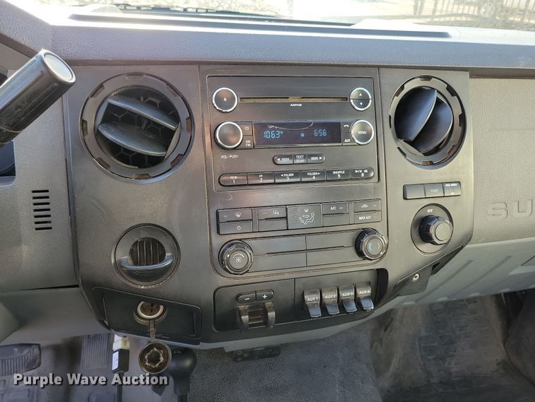 image for item LC9309 2011 Ford F350 Super Duty  flatbed pickup truck