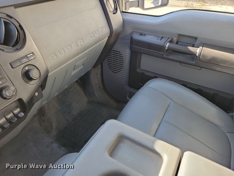 image for item LC9309 2011 Ford F350 Super Duty  flatbed pickup truck