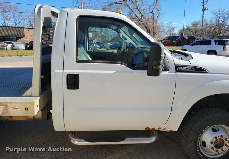 image for item LC9309 2011 Ford F350 Super Duty  flatbed pickup truck