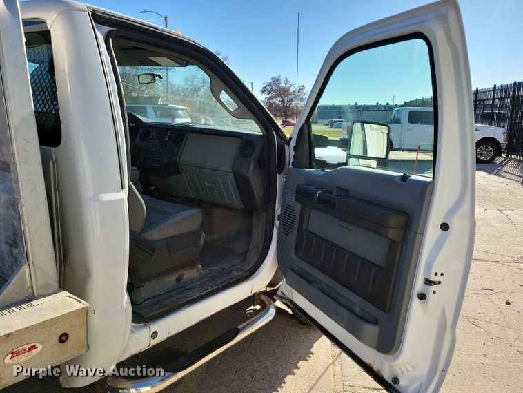 image for item LC9309 2011 Ford F350 Super Duty  flatbed pickup truck