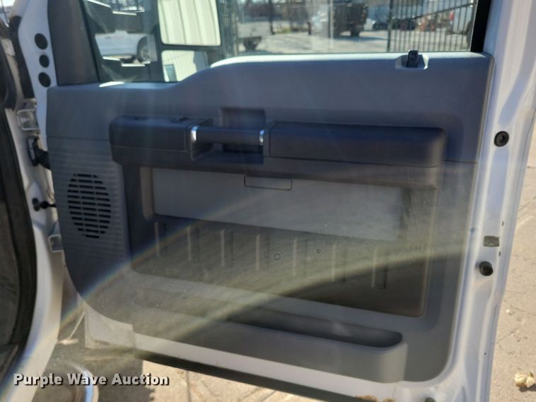 image for item LC9309 2011 Ford F350 Super Duty  flatbed pickup truck