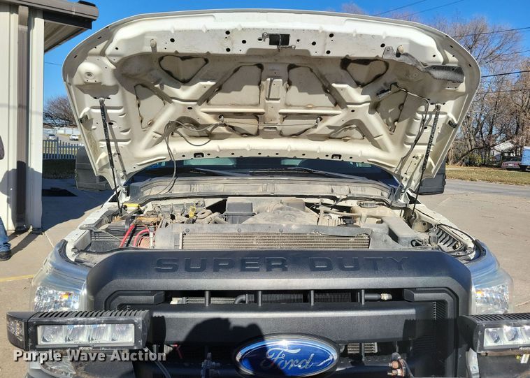 image for item LC9309 2011 Ford F350 Super Duty  flatbed pickup truck