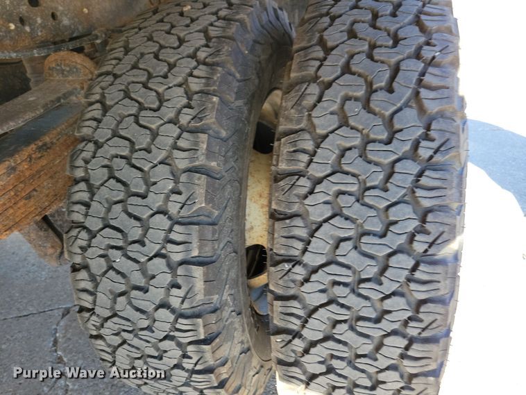 image for item LC9309 2011 Ford F350 Super Duty  flatbed pickup truck