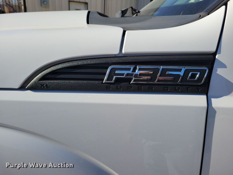 image for item LC9309 2011 Ford F350 Super Duty  flatbed pickup truck