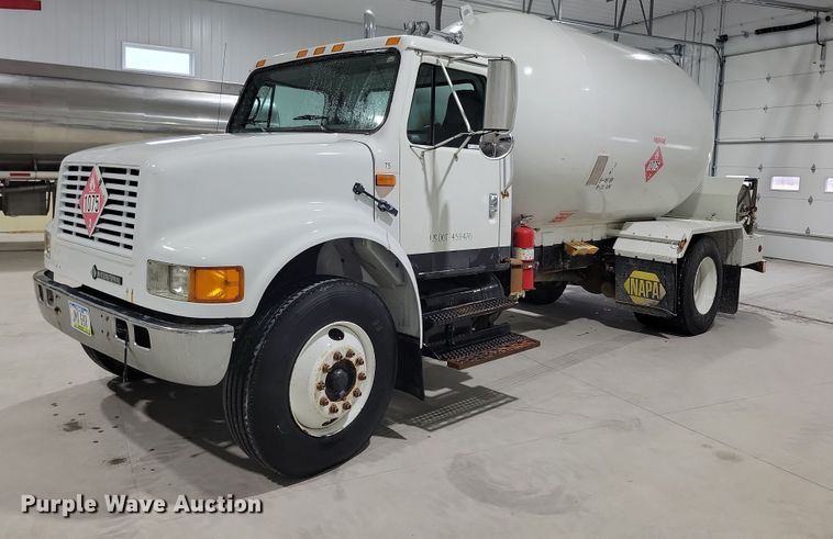 image for item LC9315 1997 International 4700 propane delivery truck