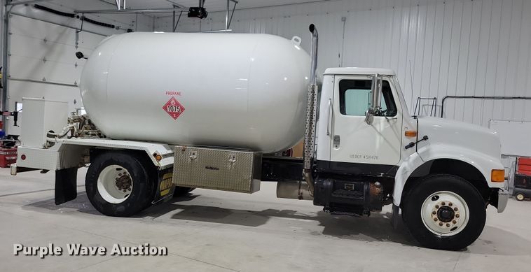image for item LC9315 1997 International 4700 propane delivery truck