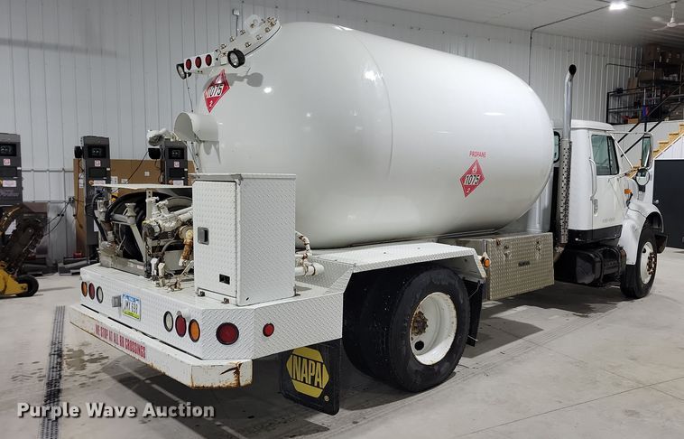 image for item LC9315 1997 International 4700 propane delivery truck