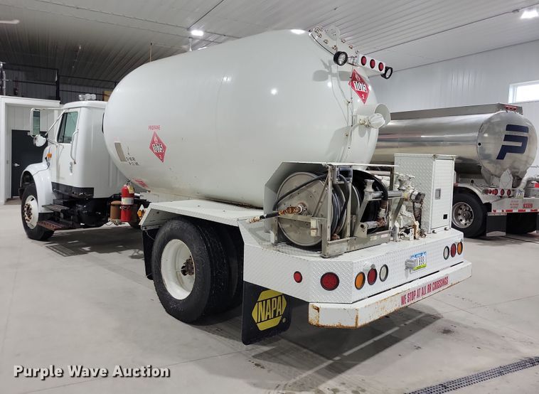 image for item LC9315 1997 International 4700 propane delivery truck