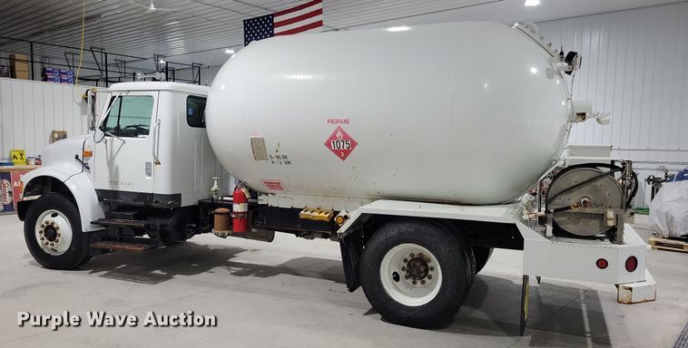 image for item LC9315 1997 International 4700 propane delivery truck