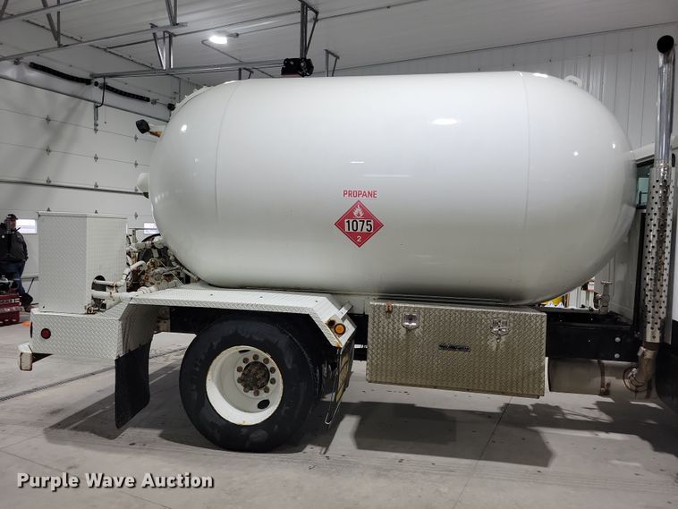 image for item LC9315 1997 International 4700 propane delivery truck