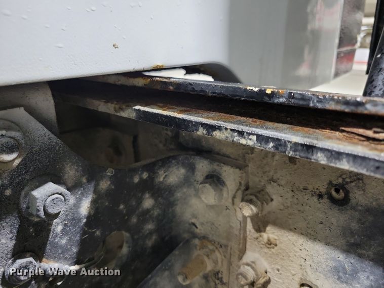 image for item LC9315 1997 International 4700 propane delivery truck