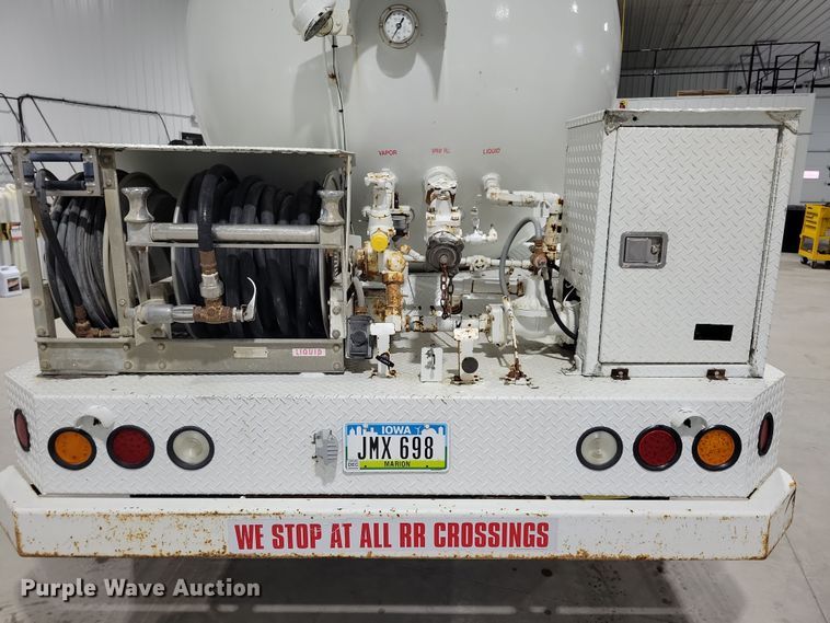 image for item LC9315 1997 International 4700 propane delivery truck