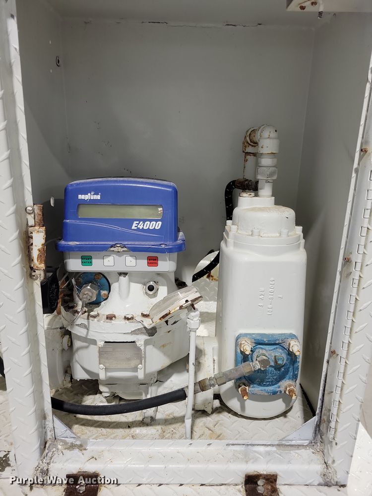 image for item LC9315 1997 International 4700 propane delivery truck