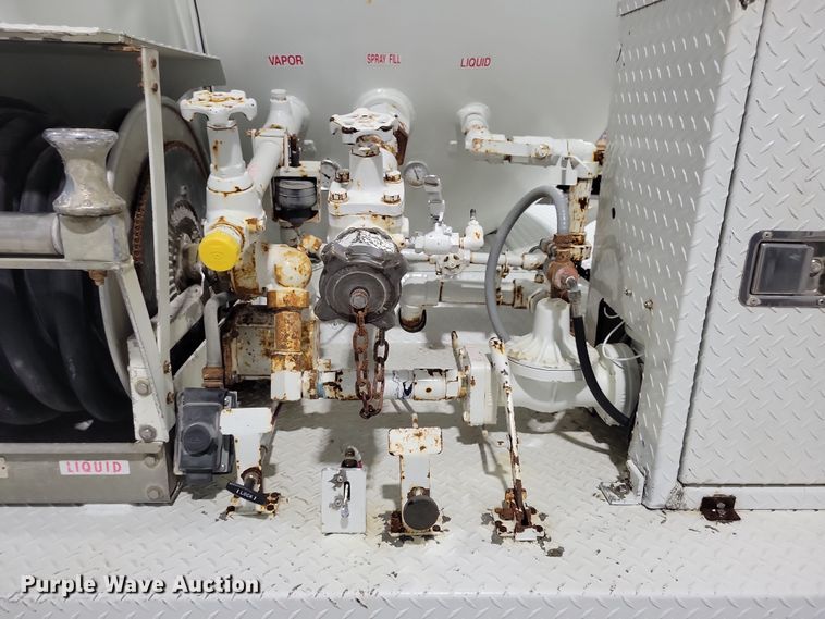 image for item LC9315 1997 International 4700 propane delivery truck