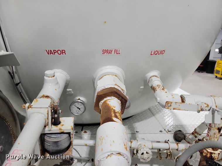 image for item LC9315 1997 International 4700 propane delivery truck