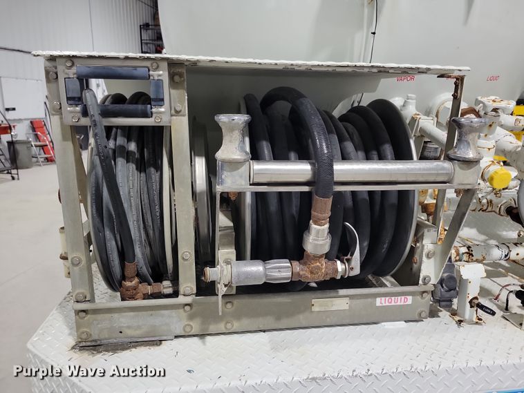 image for item LC9315 1997 International 4700 propane delivery truck