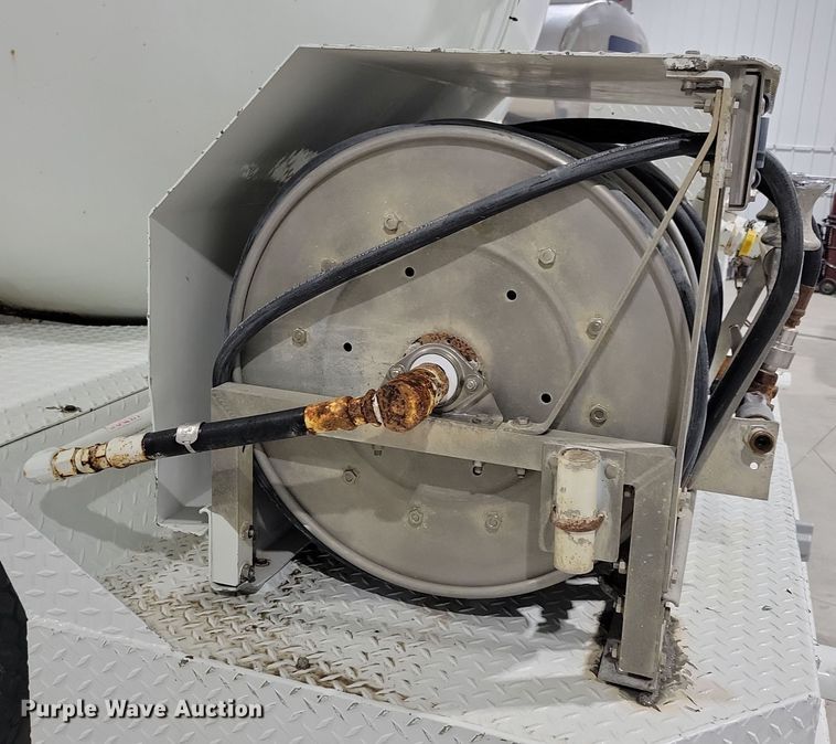 image for item LC9315 1997 International 4700 propane delivery truck