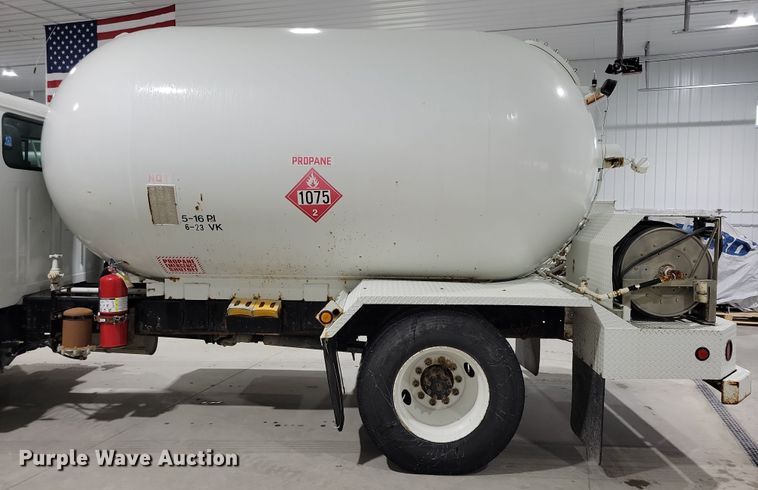 image for item LC9315 1997 International 4700 propane delivery truck