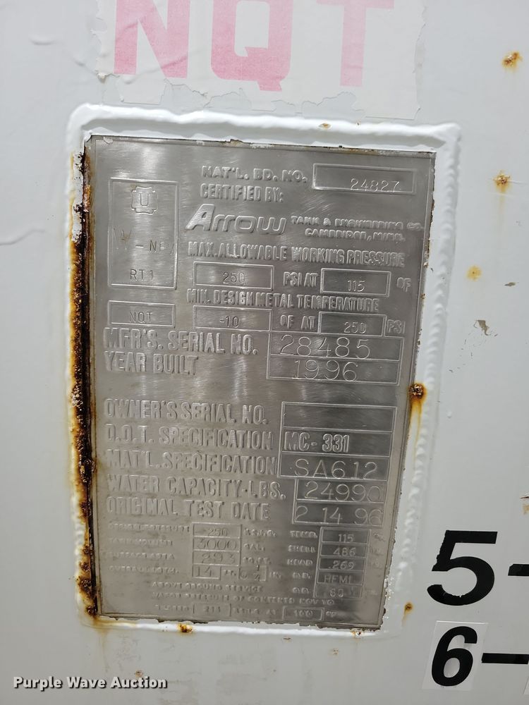 image for item LC9315 1997 International 4700 propane delivery truck