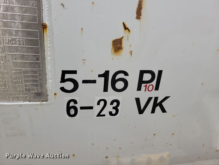 image for item LC9315 1997 International 4700 propane delivery truck