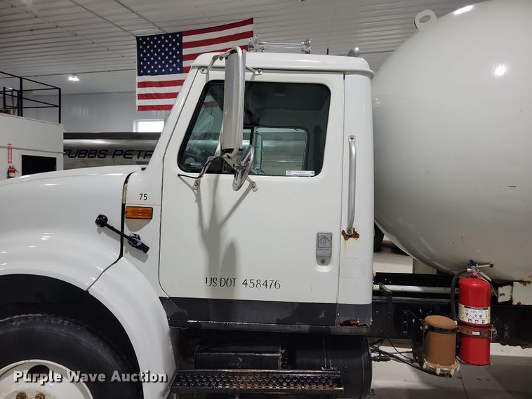 image for item LC9315 1997 International 4700 propane delivery truck