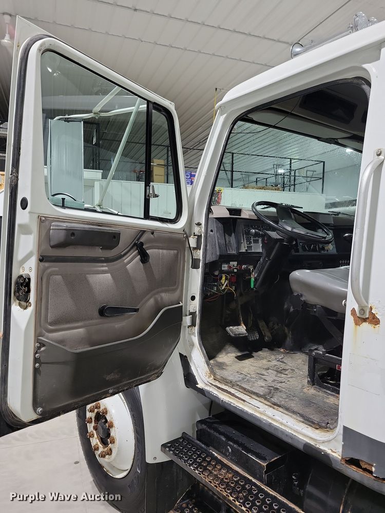 image for item LC9315 1997 International 4700 propane delivery truck