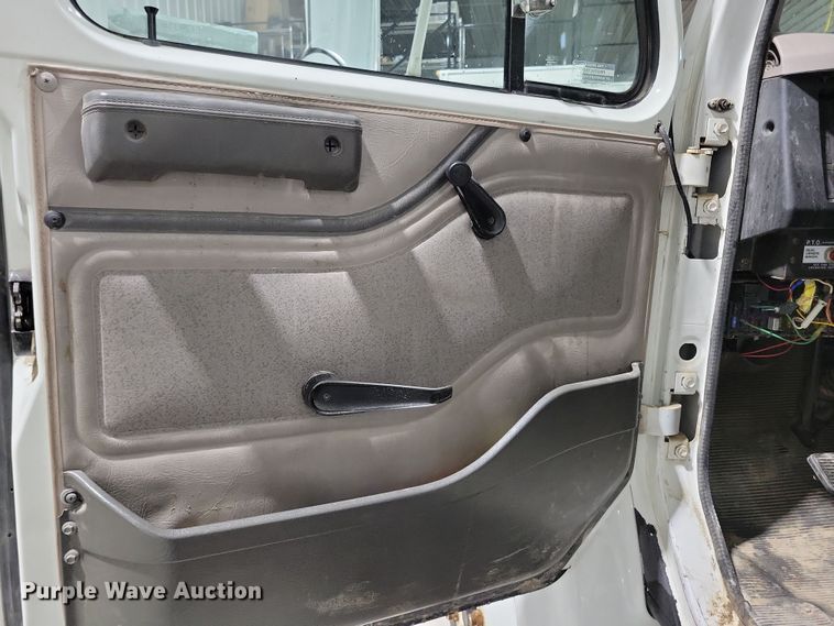 image for item LC9315 1997 International 4700 propane delivery truck