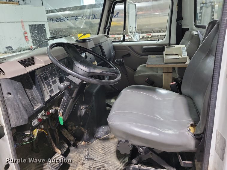 image for item LC9315 1997 International 4700 propane delivery truck