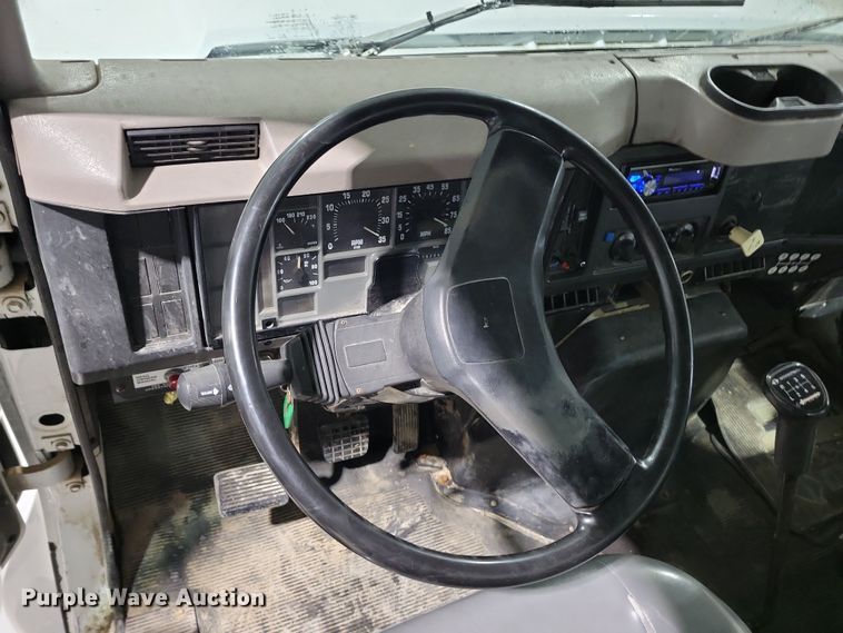 image for item LC9315 1997 International 4700 propane delivery truck