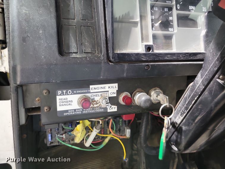 image for item LC9315 1997 International 4700 propane delivery truck