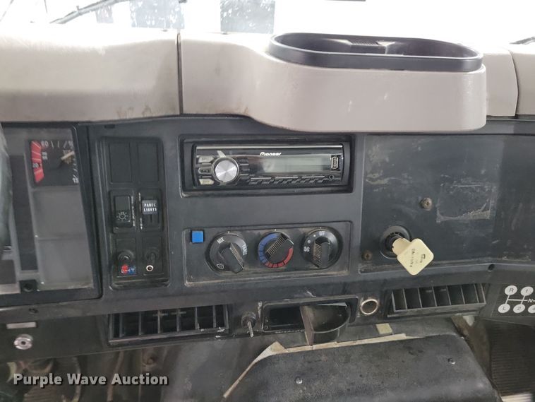 image for item LC9315 1997 International 4700 propane delivery truck