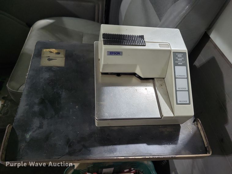 image for item LC9315 1997 International 4700 propane delivery truck