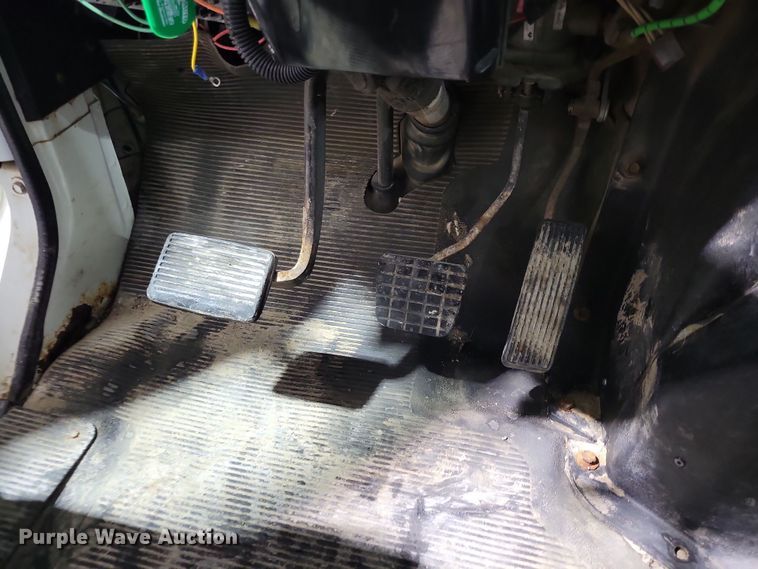 image for item LC9315 1997 International 4700 propane delivery truck