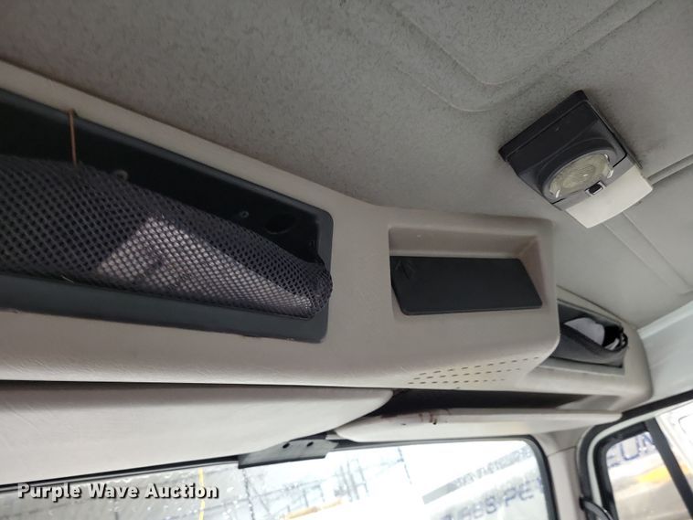 image for item LC9315 1997 International 4700 propane delivery truck