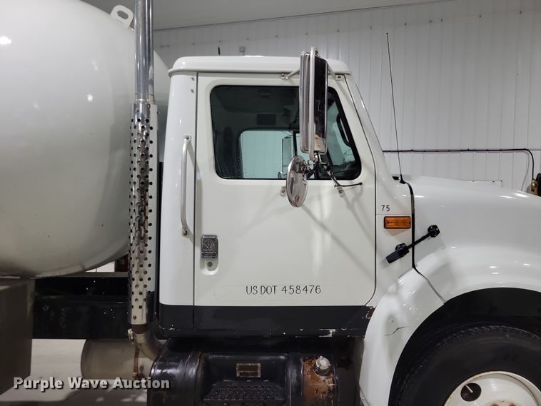 image for item LC9315 1997 International 4700 propane delivery truck