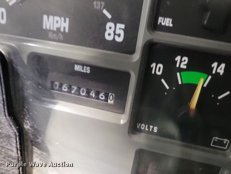 image for item LC9315 1997 International 4700 propane delivery truck